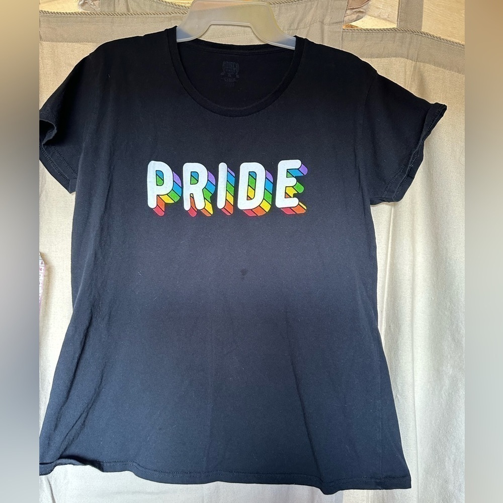 EUC pride Tshirt. Size xl